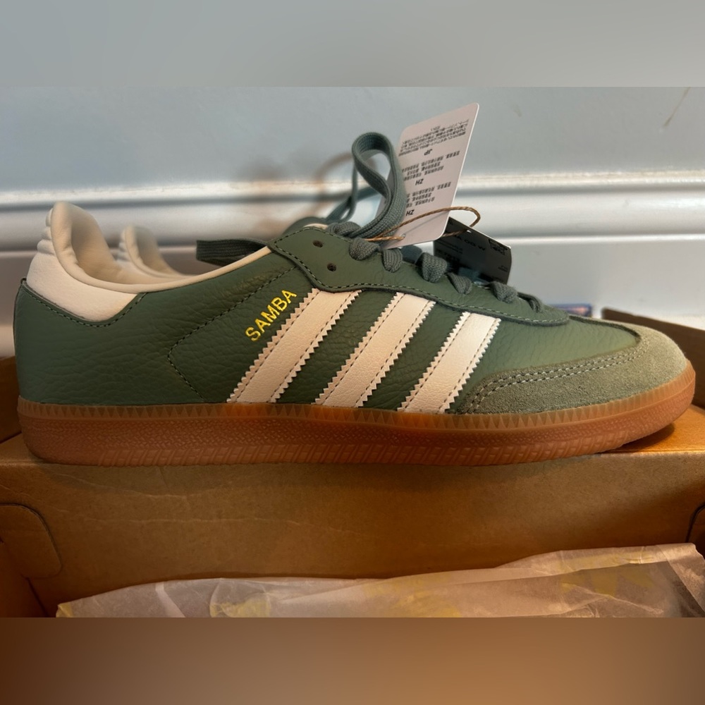 Adidas Samba Silver/green NWT women’s size 9